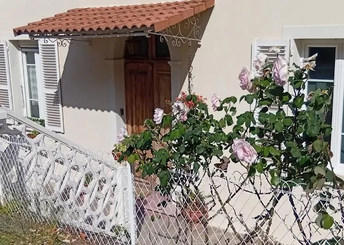 D'hote A Caserella, Maison De Village Renovee Avec Vue Sur 住宿加早餐酒店 3*