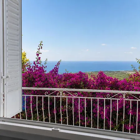 D'hote A Caserella, Maison De Village Renovee Avec Vue Sur Bed & Breakfast